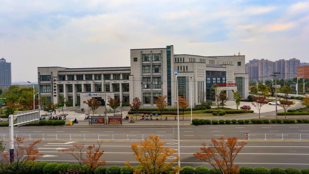 “向理想提问”2025新城控股大学生VLOG大赛强势来袭！