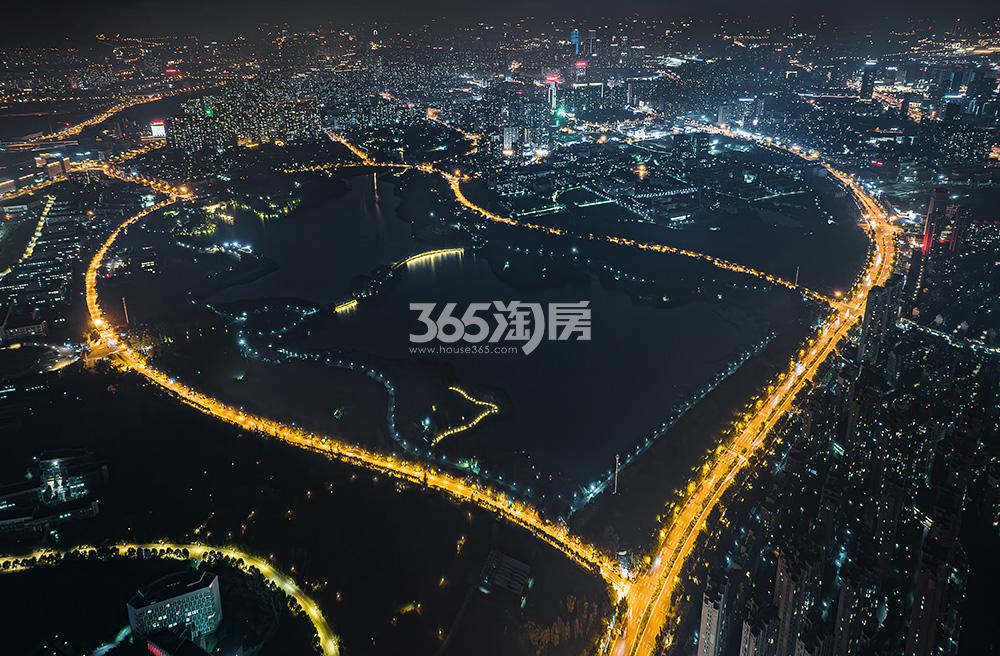 建发华润·翡翠云璟周边配套实景图-翡翠湖夜景（2023.08.18）