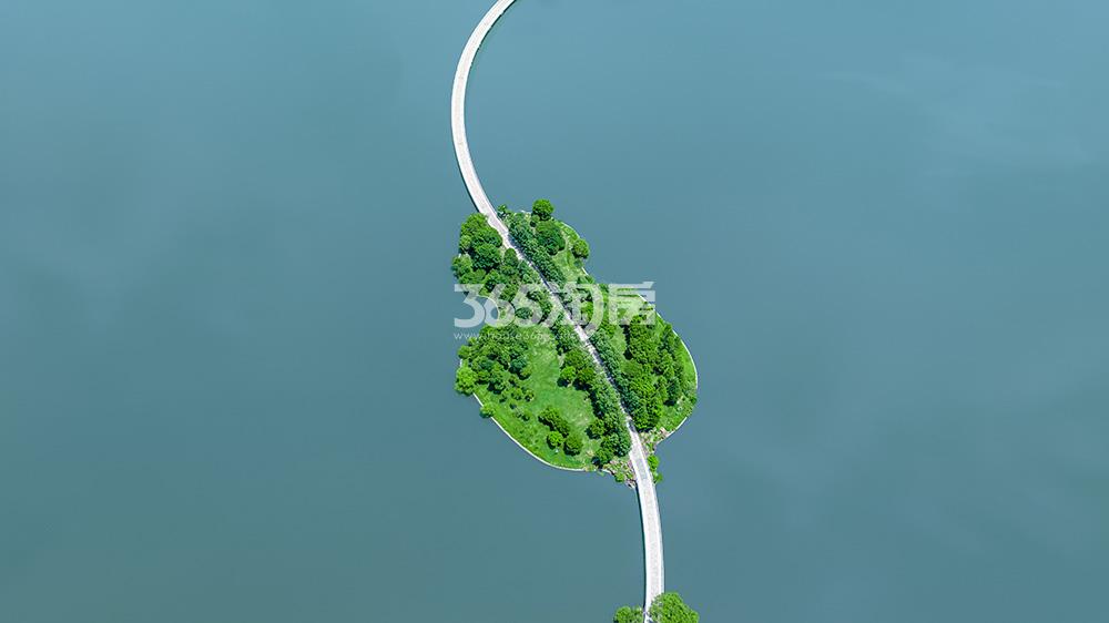 建发华润·翡翠云璟周边配套实景图-翡翠湖（2023.08.18）
