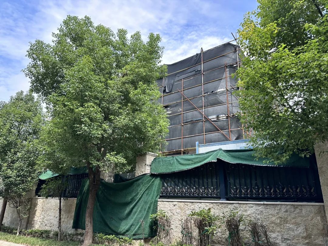 加盖一整层！主城高端别墅小区违建成风？我现场拍下这些画面...-南京365淘房