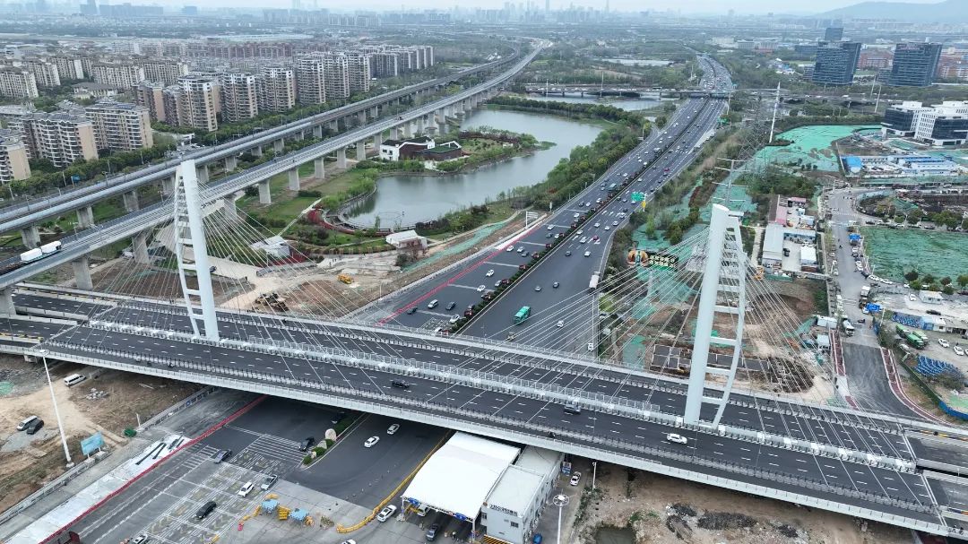 文靖路高架桥是江宁区"三重一大"项目,位于东山街道姚湖路以东,万安北