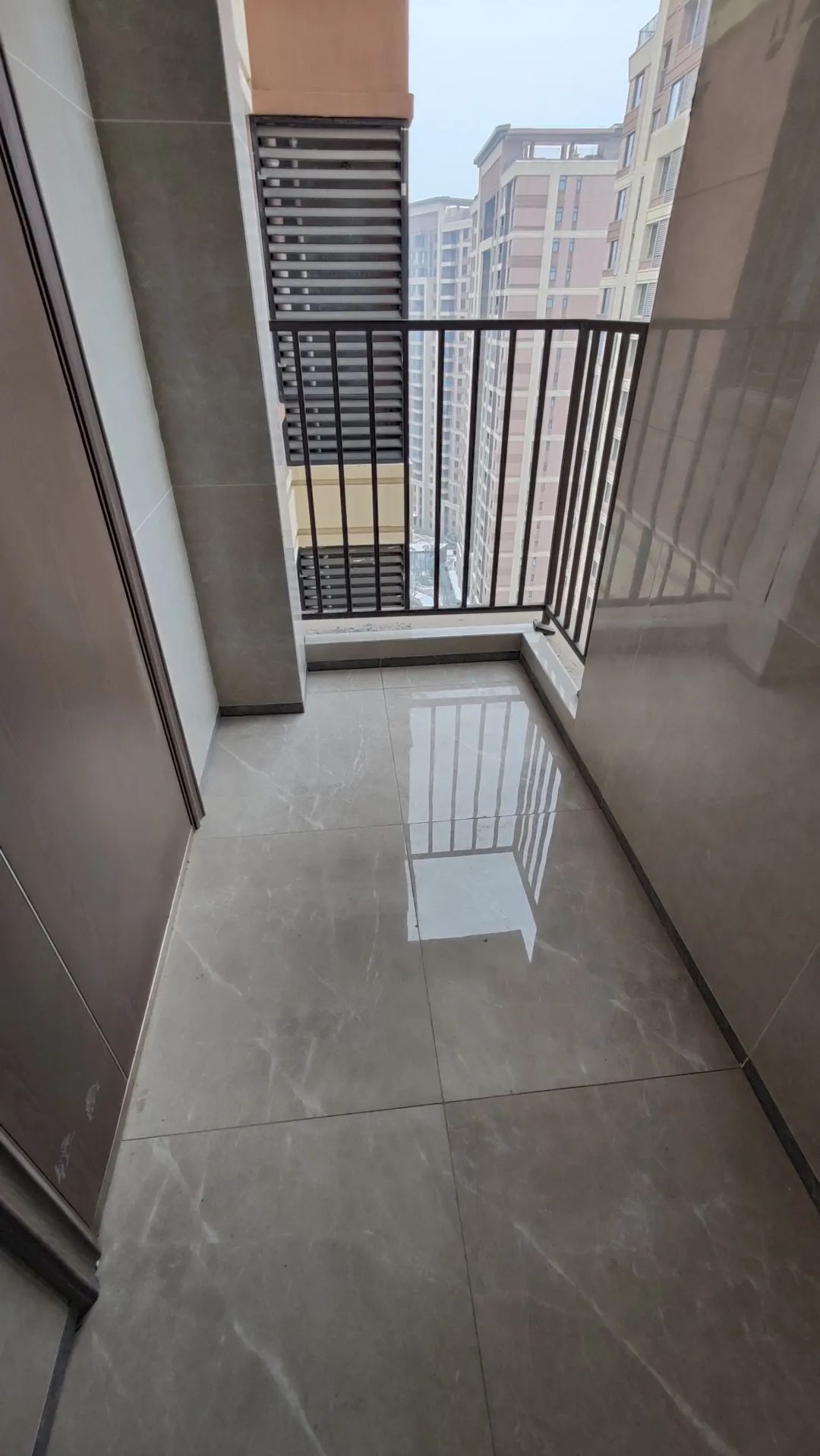 消防管道爆破电梯泡水西安一洋房翻车了业主直呼豆腐渣工程