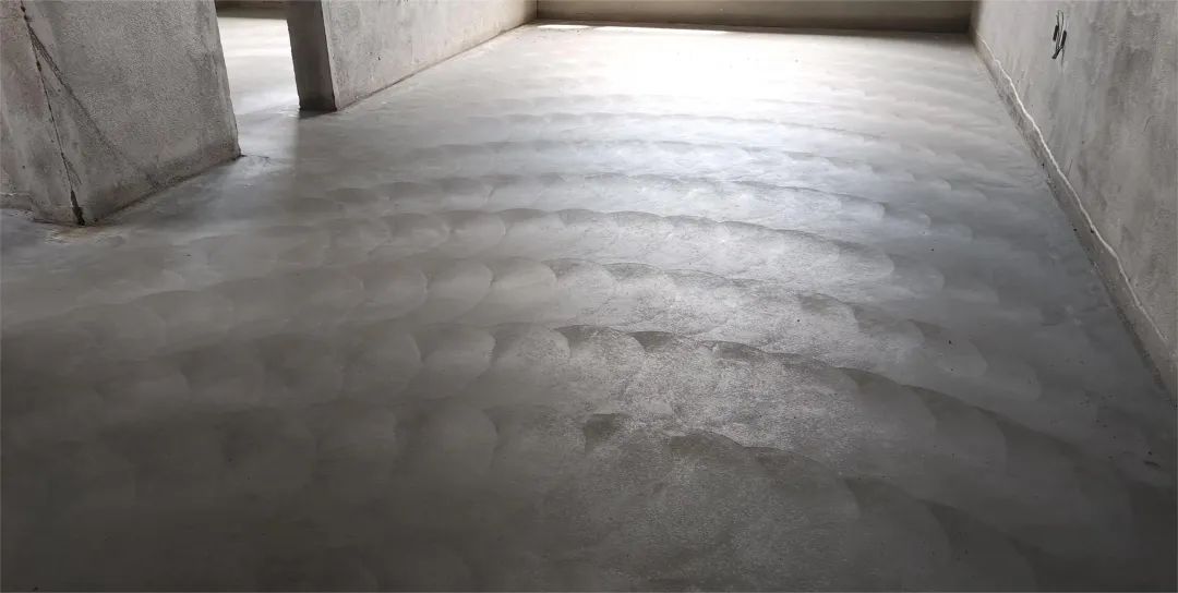 实景图墙面抹灰层增加玻纤网,保障了墙面平整度的同时还防止了墙体