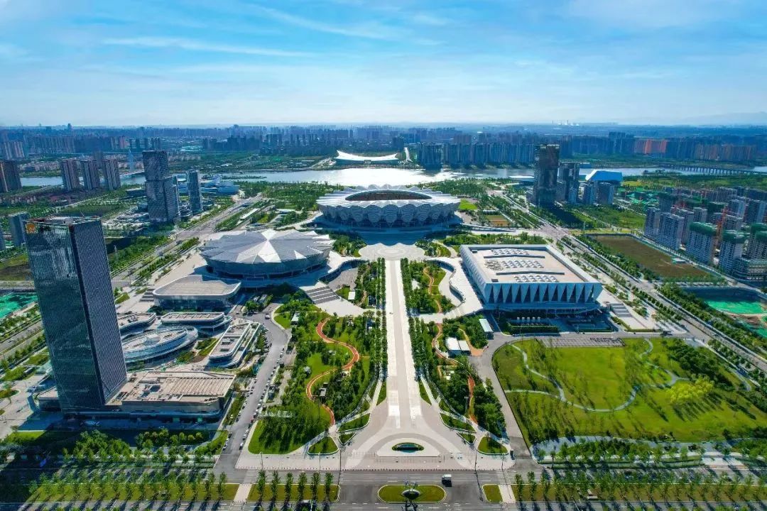 随着奥体中心的交付以及学校,地铁14号线等相关配套设施的建设逐步